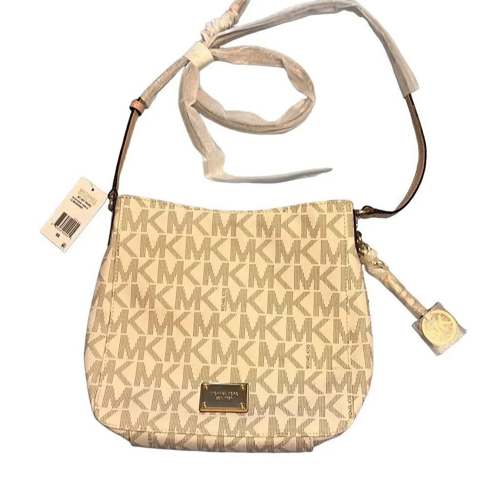 Michael Kors jet set travel Lg Messenger bag vanilla.